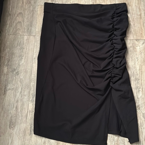 NWOT’s Nine West black skirt size XXL Stetchy - Picture 2 of 3